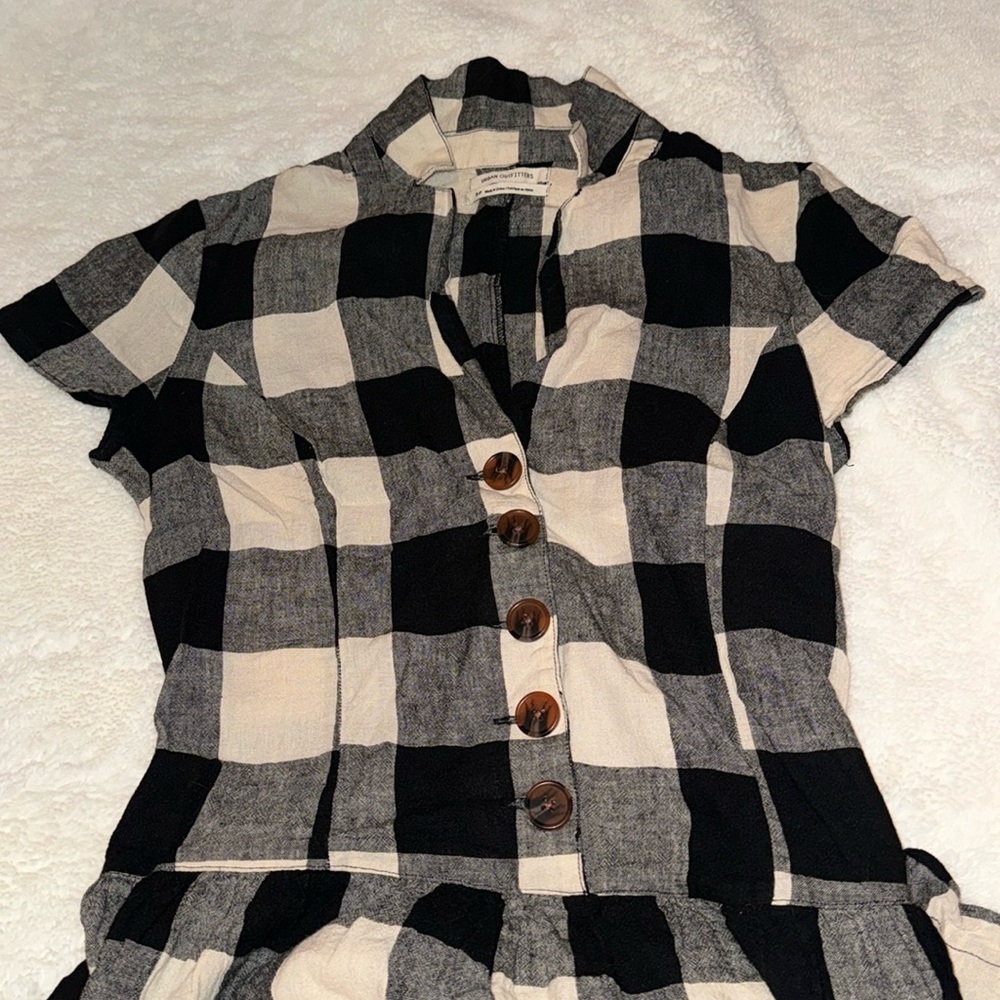 Black and white short sleeve dress